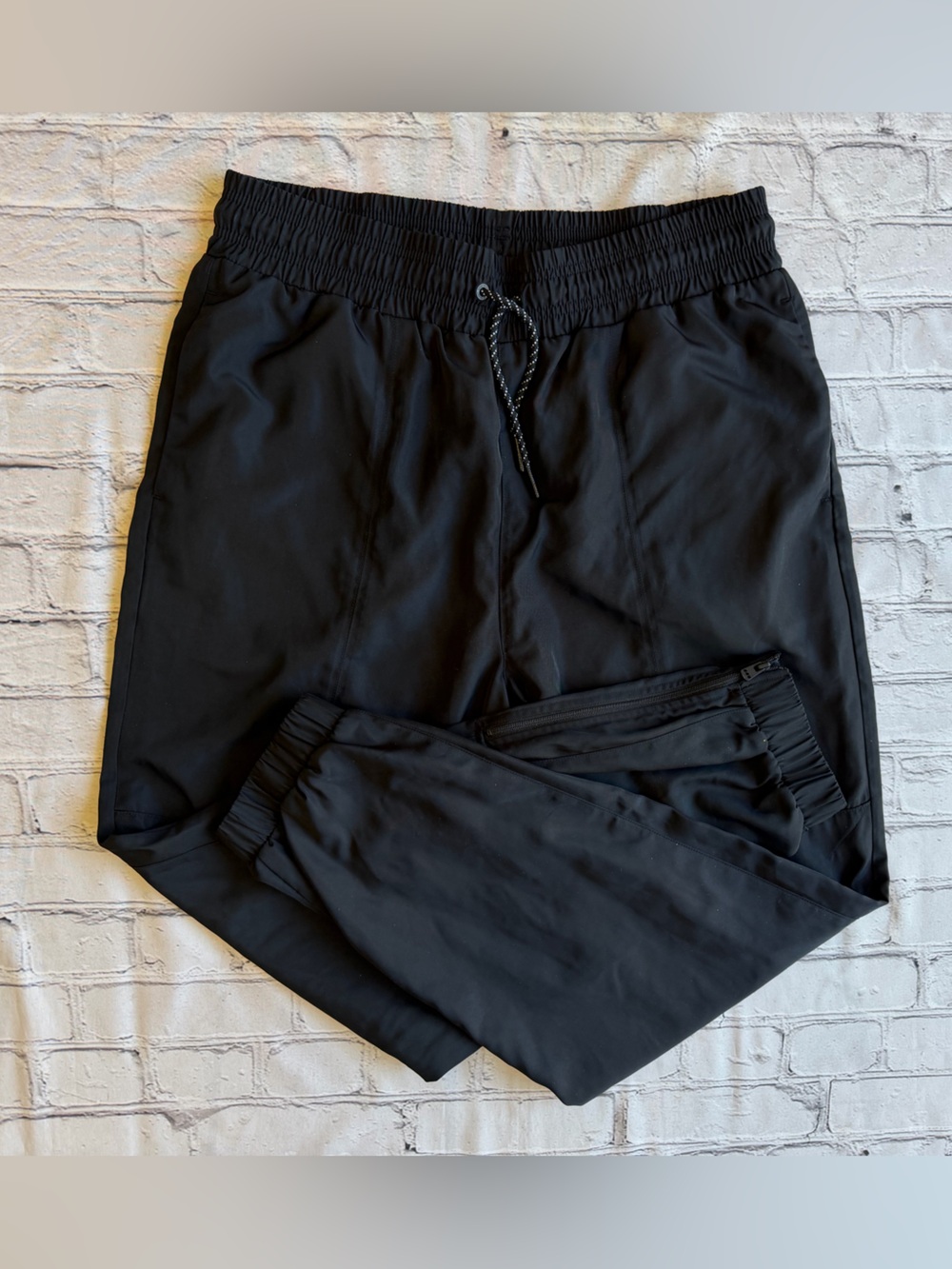 Lorna Jane Black Track Pants Size Medium Zip Ankle Pull On Pockets Gym Work Out